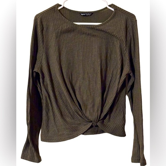SHEIN Tops - SHEIN - Women’s Long Sleeved Knotted Ribbed Shirt* NWOT